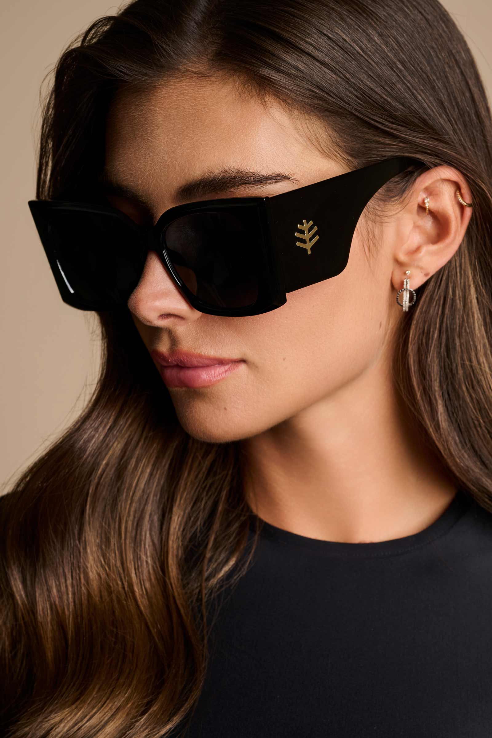 【vamprose】GURUGURU SUNGLASSES Dora Women'S Sunglasses - Black Crystl Gloss Vintage Grey